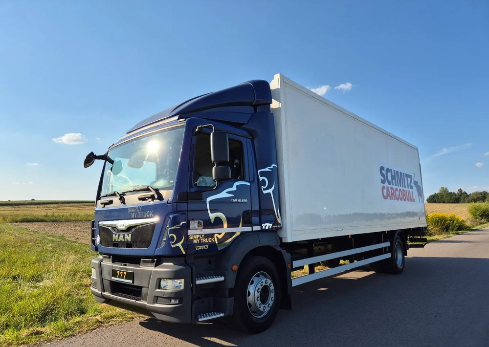 MAN TGM 18.250 Carrier 1950 D/E z Holandii / TOP STAN / 7.5m / 18 palet / winda + drzwi boczne / OKAZJA - Refrigerator truck: picture 1 MAN TGM 18.250 Carrier 1950 D/E z Holandii / TOP STAN / 7.5m / 18 palet / winda + drzwi boczne / OKAZJA - Refrigerator truck: picture 1