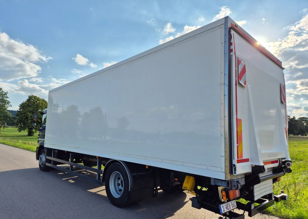 MAN TGM 18.250 Carrier 1950 D/E z Holandii / TOP STAN / 7.5m / 18 palet / winda + drzwi boczne / OKAZJA - Refrigerator truck: picture 5 MAN TGM 18.250 Carrier 1950 D/E z Holandii / TOP STAN / 7.5m / 18 palet / winda + drzwi boczne / OKAZJA - Refrigerator truck: picture 5