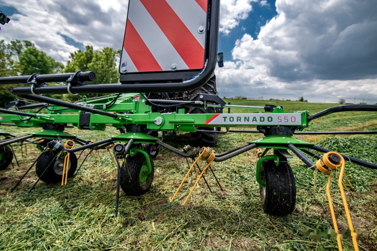 Talex Przetrząsacz 4 wirnikowy zawieszany z WOM, Tornado - Tedder/ Rake: picture 3 Talex Przetrząsacz 4 wirnikowy zawieszany z WOM, Tornado - Tedder/ Rake: picture 3