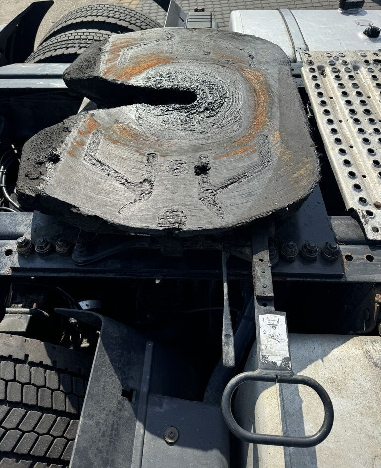 IVECO STRALIS HI-WAY XP 2017 ROK truck - Fifth wheel coupling for Truck: picture 2 IVECO STRALIS HI-WAY XP 2017 ROK truck - Fifth wheel coupling for Truck: picture 2