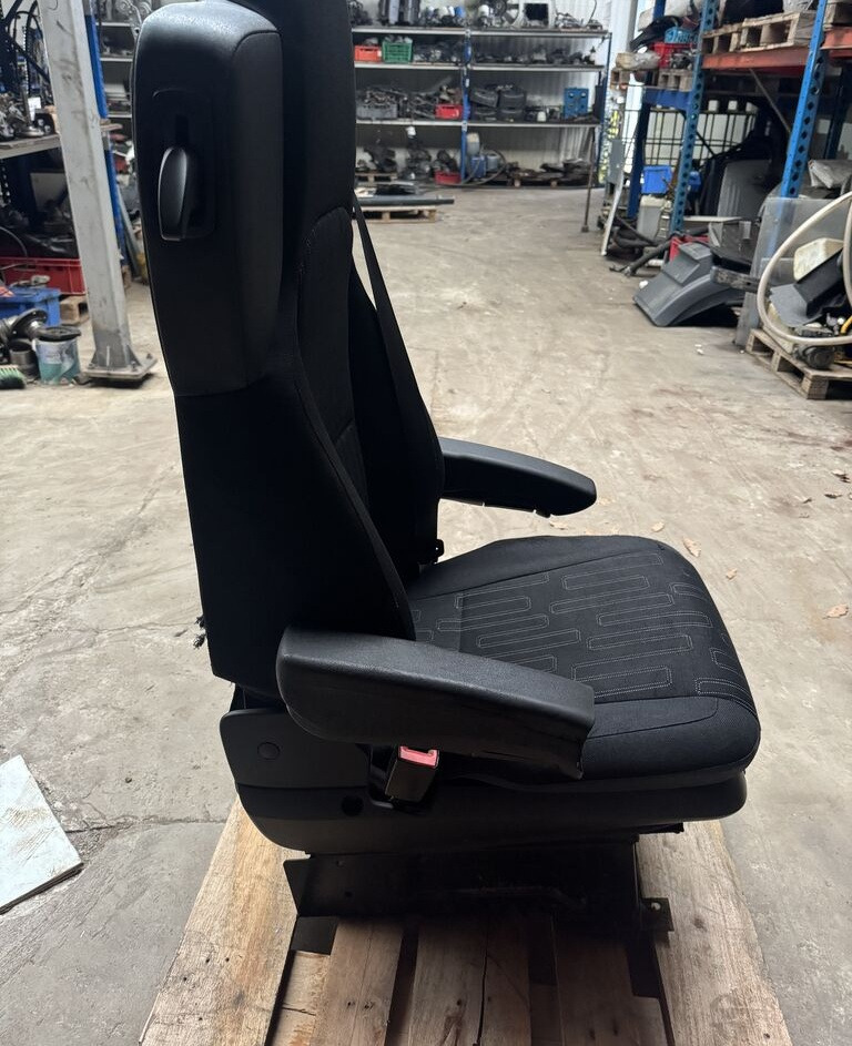 Mercedes-Benz Actros MP 4 Antos Arocs truck - Seat for Truck: picture 1 Mercedes-Benz Actros MP 4 Antos Arocs truck - Seat for Truck: picture 1