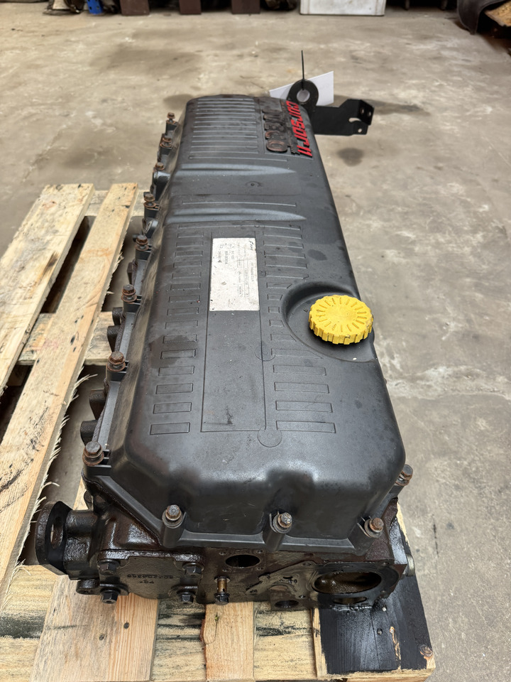 IVECO STRALIS HI-WAY E6 XP - Spare parts: picture 5 IVECO STRALIS HI-WAY E6 XP - Spare parts: picture 5