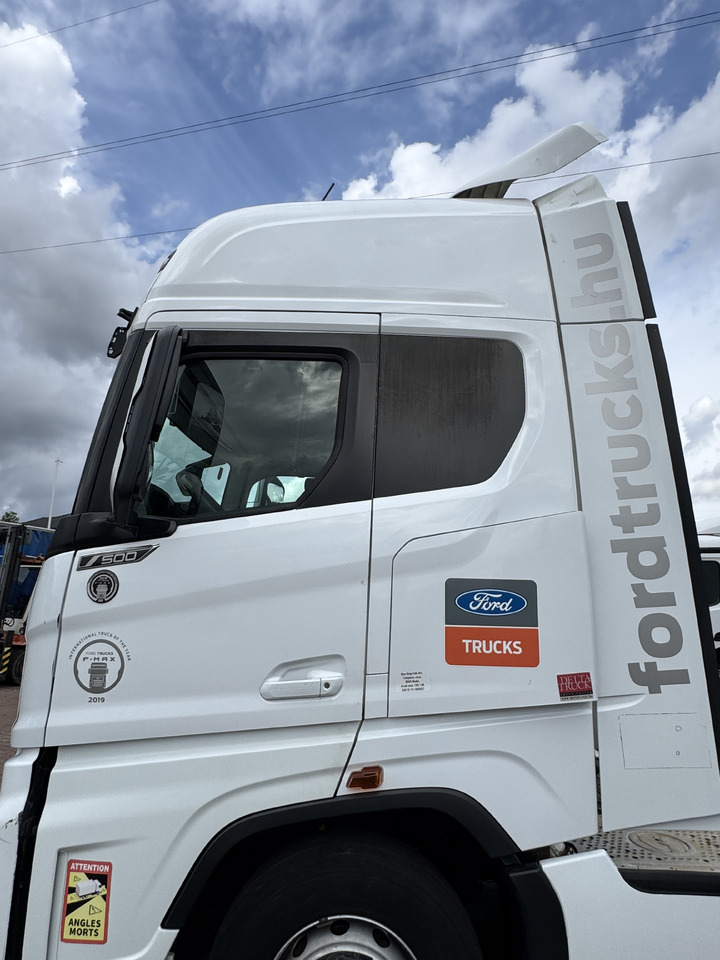 FORD F-MAX TRUCKS 500 - Cab: picture 4 FORD F-MAX TRUCKS 500 - Cab: picture 4