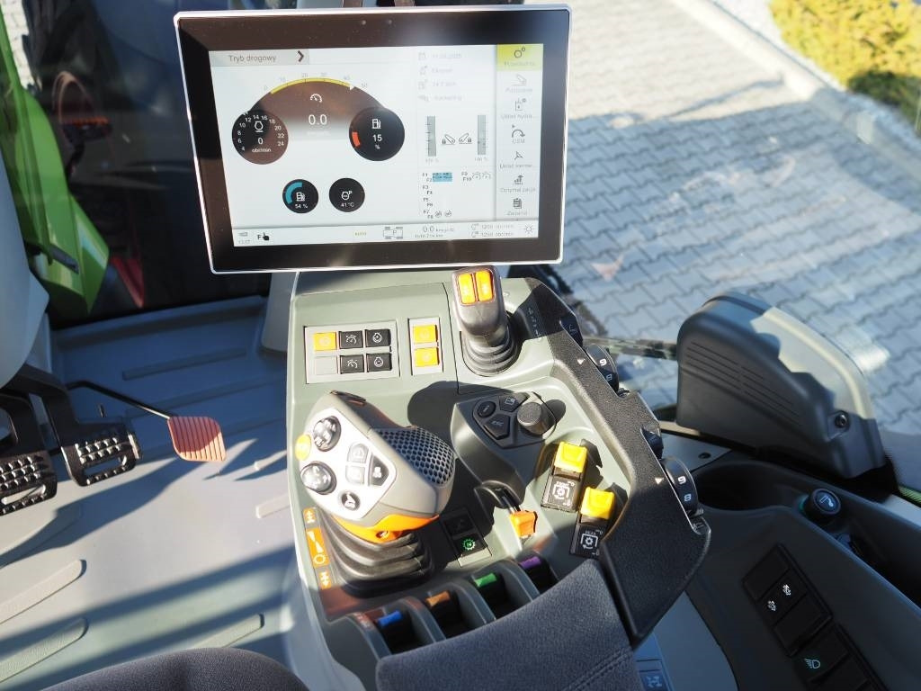 Farm tractor Claas Axion 920 CMATIC, GPS, CEMIS 1200, PTO: picture 7 Farm tractor Claas Axion 920 CMATIC, GPS, CEMIS 1200, PTO: picture 7