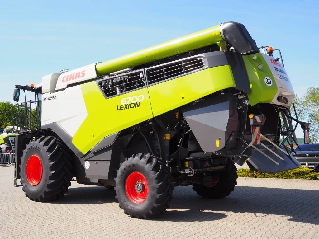 Claas Lexion 6700 + V770 - Combine harvester: picture 2 Claas Lexion 6700 + V770 - Combine harvester: picture 2