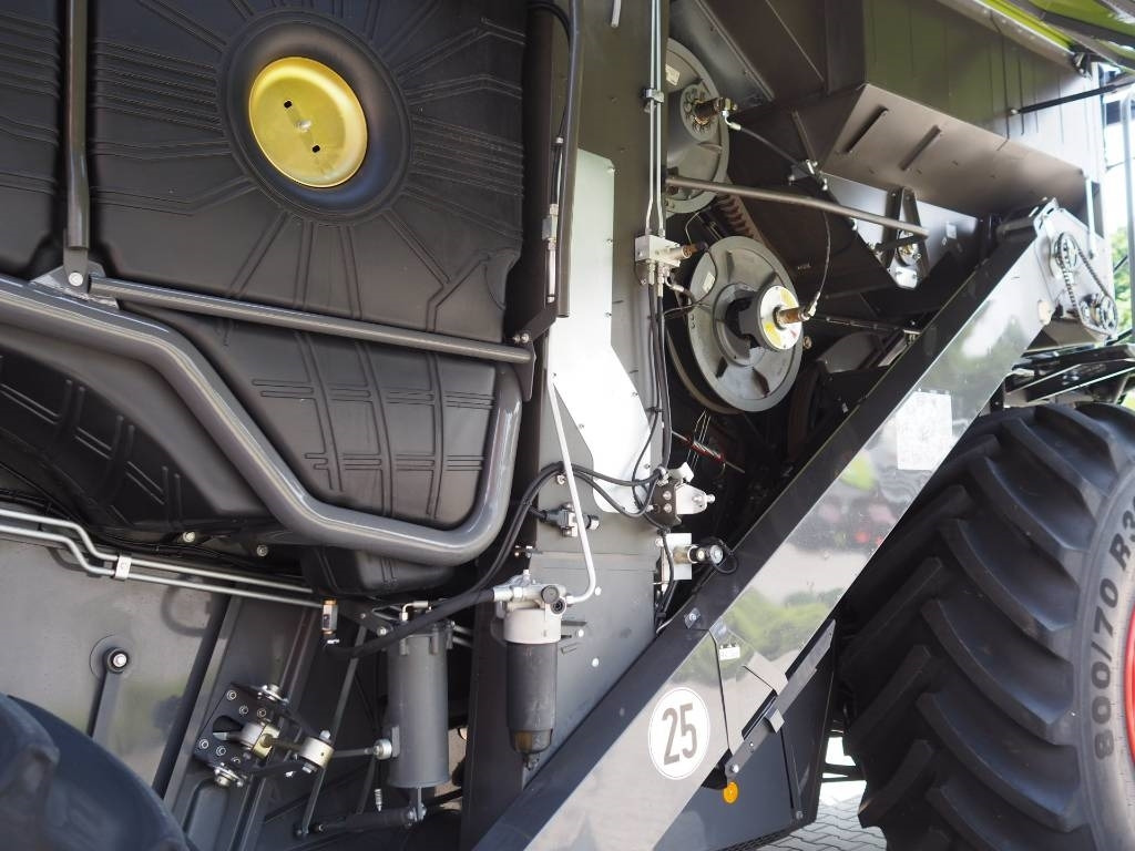 Combine harvester Claas Lexion 7500 + V930: picture 10 Combine harvester Claas Lexion 7500 + V930: picture 10
