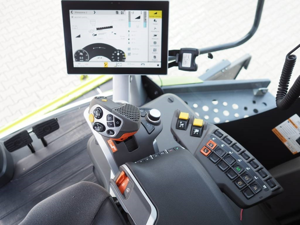 Combine harvester Claas Lexion 7500 + V930: picture 6 Combine harvester Claas Lexion 7500 + V930: picture 6