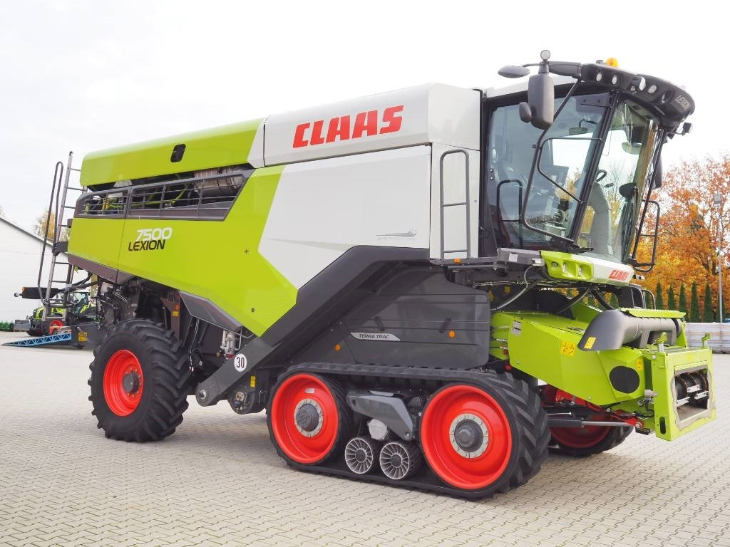 Claas Lexion 7500TT GPS + V930  - Combine harvester: picture 4 Claas Lexion 7500TT GPS + V930  - Combine harvester: picture 4