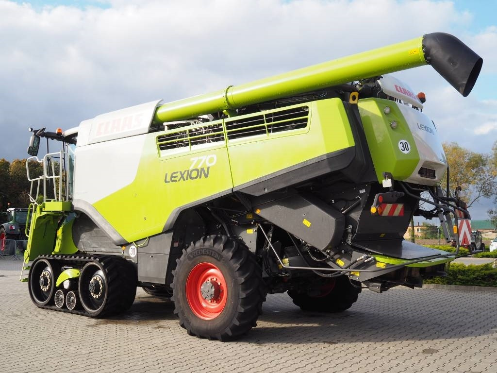 Claas Lexion 770TT 4x4 + V1200  - Combine harvester: picture 2 Claas Lexion 770TT 4x4 + V1200  - Combine harvester: picture 2