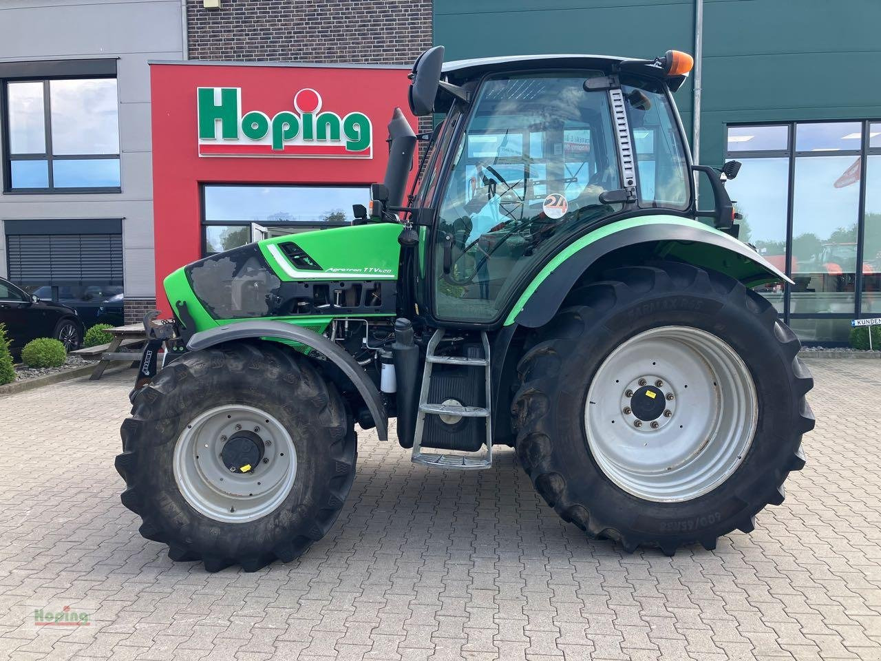Deutz-Fahr Agrotron TTV 420 - Farm tractor: picture 2 Deutz-Fahr Agrotron TTV 420 - Farm tractor: picture 2
