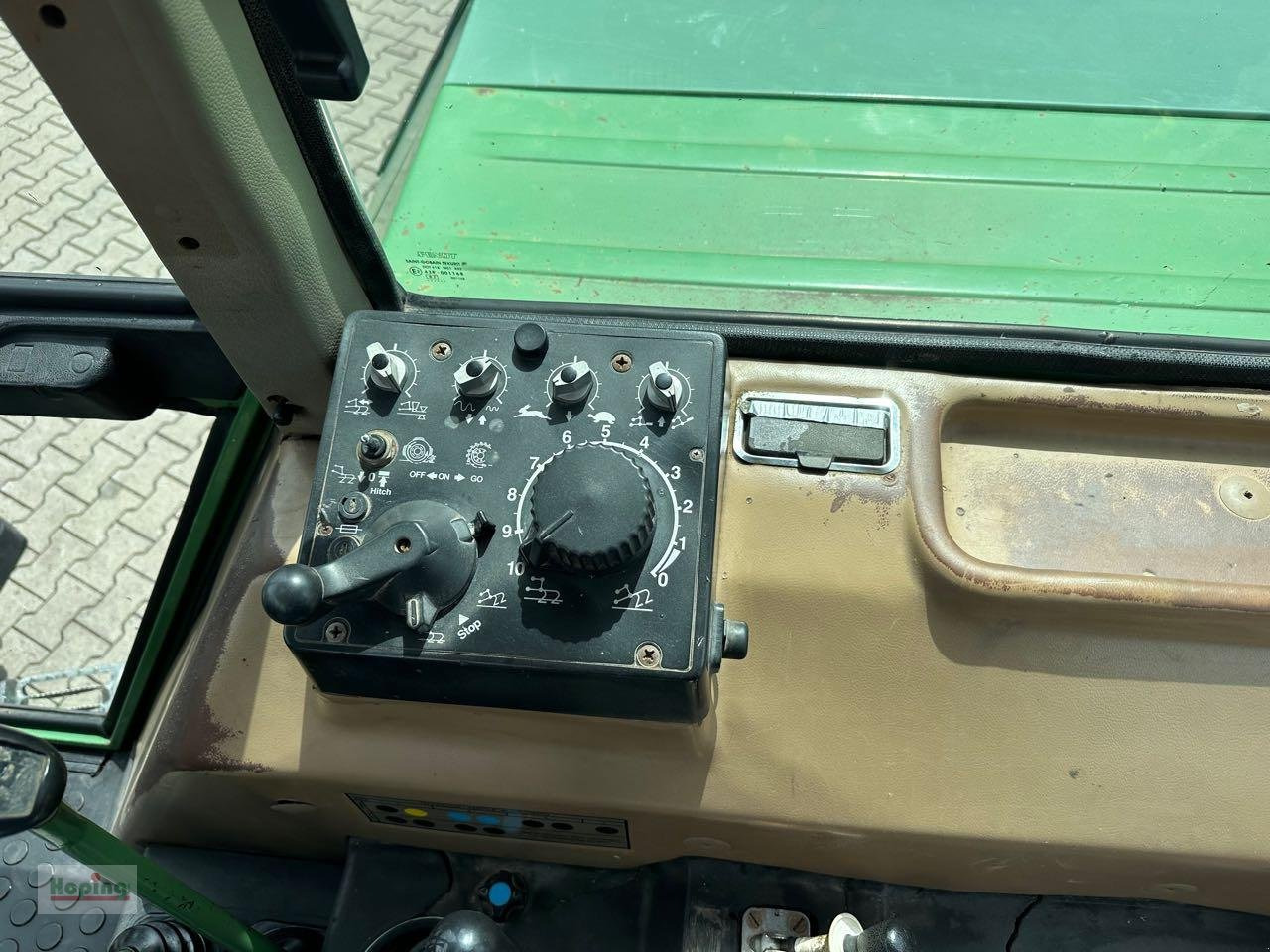 Farm tractor Fendt Favorit 614 LSA Turbomatik: picture 17 Farm tractor Fendt Favorit 614 LSA Turbomatik: picture 17