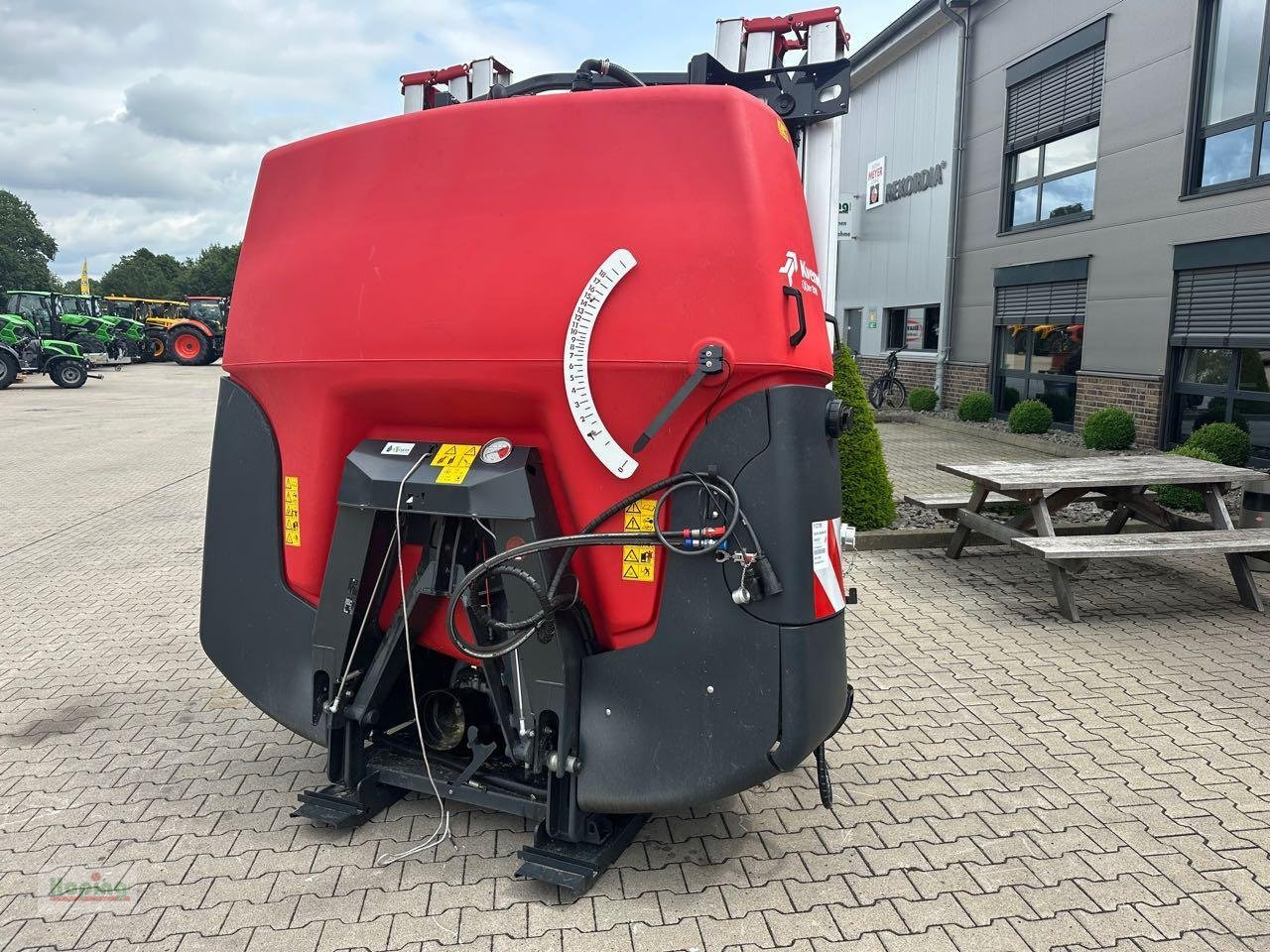 Tractor mounted sprayer Kverneland IXter B18 1.800 iXsray: picture 6