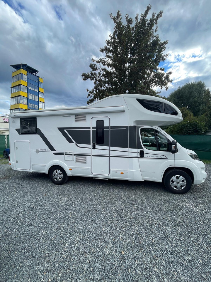 ADRIA Coral XL 670 - Alcove motorhome: picture 5 ADRIA Coral XL 670 - Alcove motorhome: picture 5