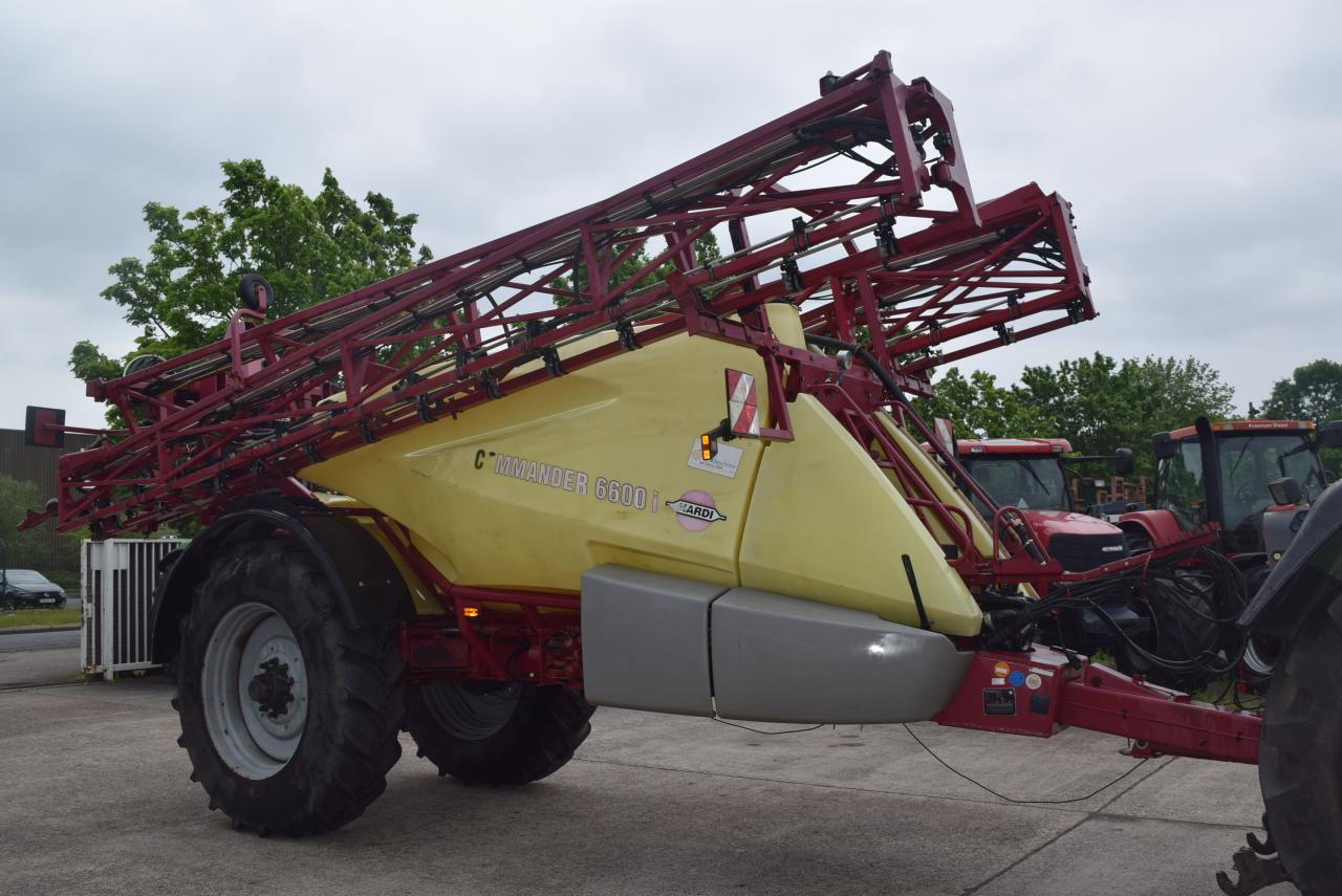 Hardi Commander 6600 i - Trailed sprayer: picture 1 Hardi Commander 6600 i - Trailed sprayer: picture 1