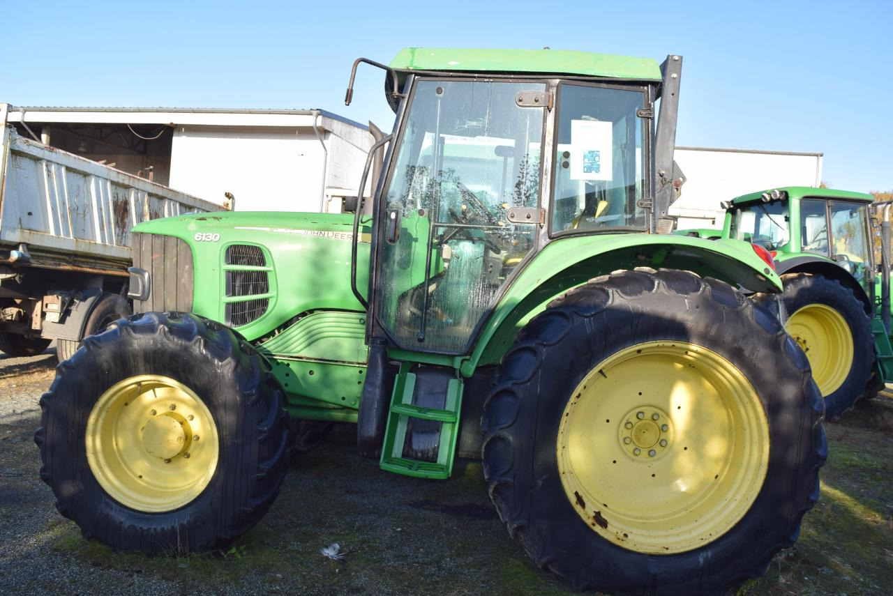 John Deere 6130 - Farm tractor: picture 1 John Deere 6130 - Farm tractor: picture 1