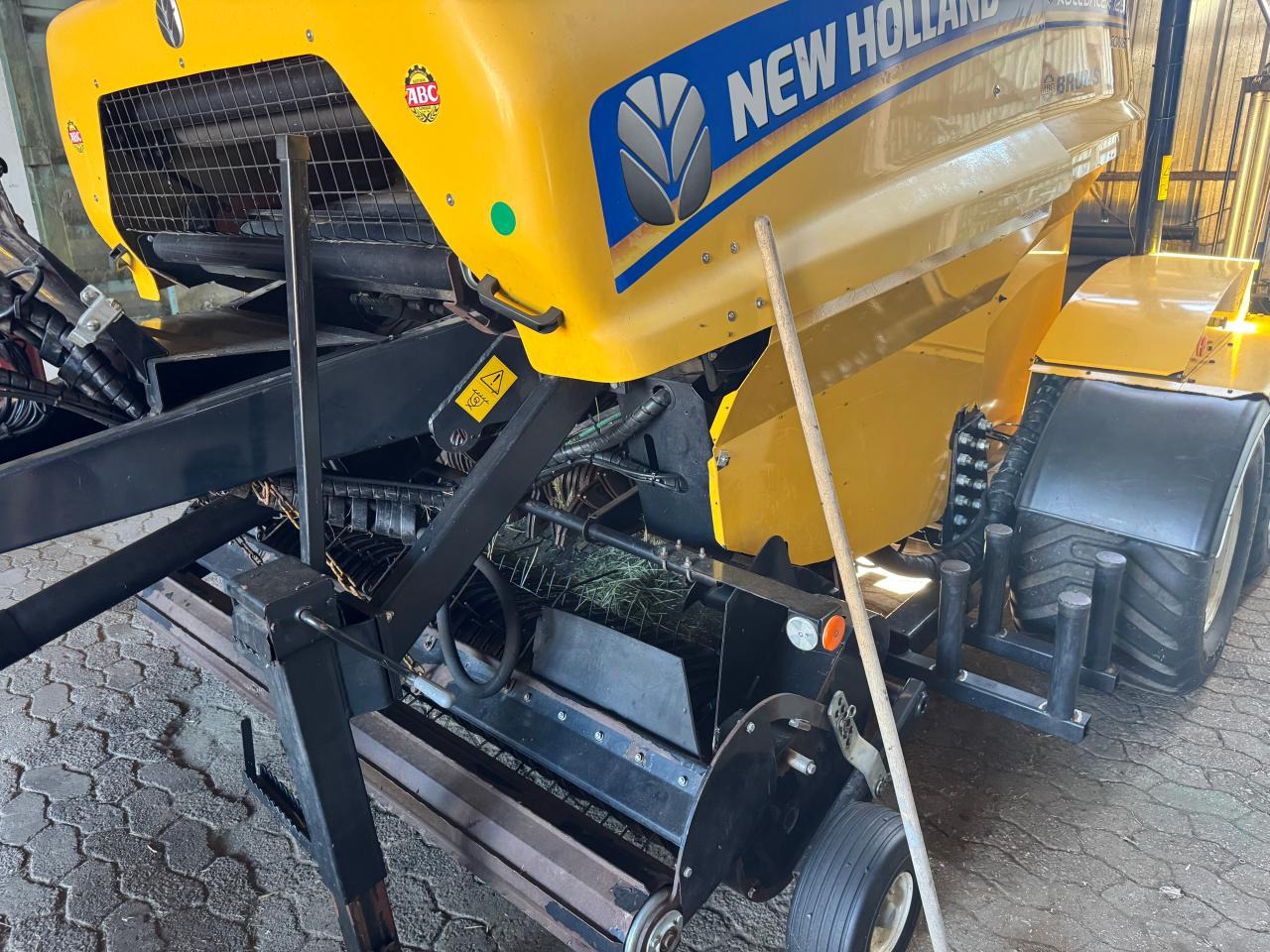 New Holland Rooll Baler 125 Combi - Round baler: picture 2 New Holland Rooll Baler 125 Combi - Round baler: picture 2