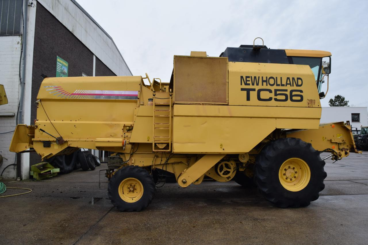 New Holland TC 56 - Combine harvester: picture 2 New Holland TC 56 - Combine harvester: picture 2