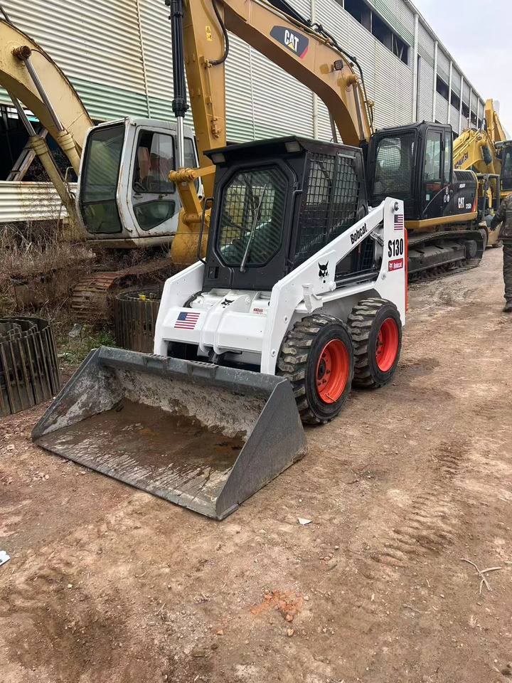 Bobcat S130 - Skid steer loader: picture 3 Bobcat S130 - Skid steer loader: picture 3