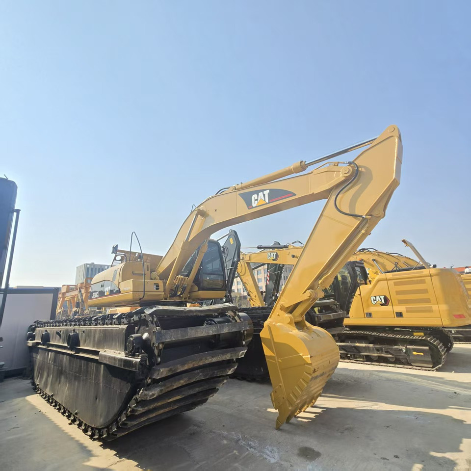 CATERPILLAR 320DL - Amphibious excavator: picture 3 CATERPILLAR 320DL - Amphibious excavator: picture 3