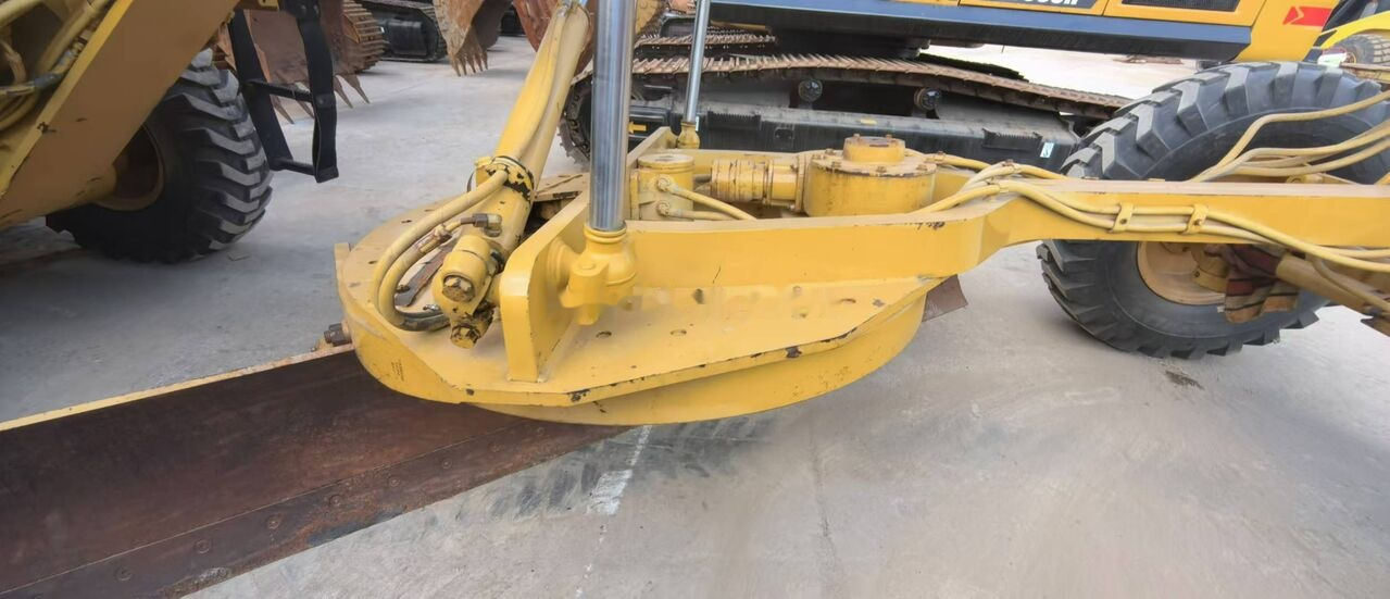 Grader Caterpillar 140H: picture 17