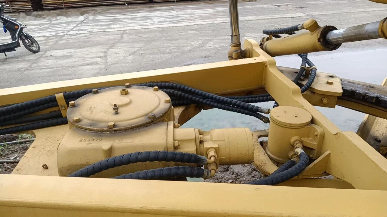 Grader Caterpillar 140H: picture 8