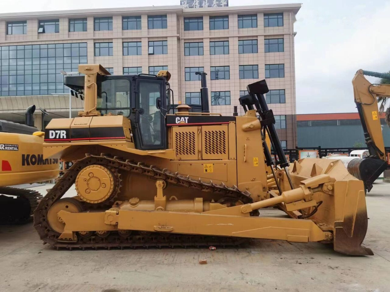 Caterpillar D7R - Bulldozer: picture 1 Caterpillar D7R - Bulldozer: picture 1