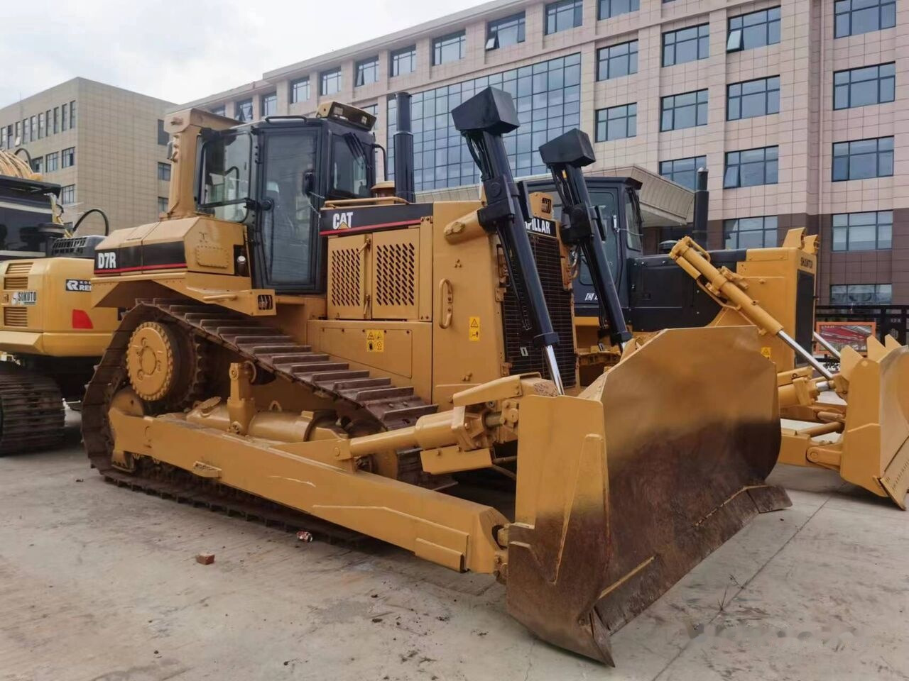Caterpillar D7R - Bulldozer: picture 3 Caterpillar D7R - Bulldozer: picture 3
