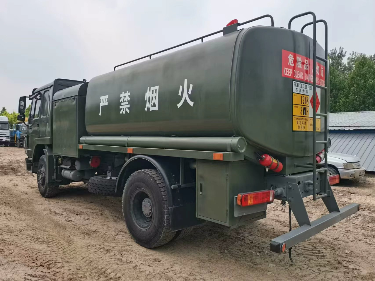 HOWO - Tank truck: picture 5 HOWO - Tank truck: picture 5