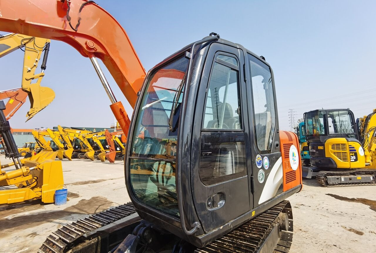 Mini excavator Hitachi ZX70: picture 8
