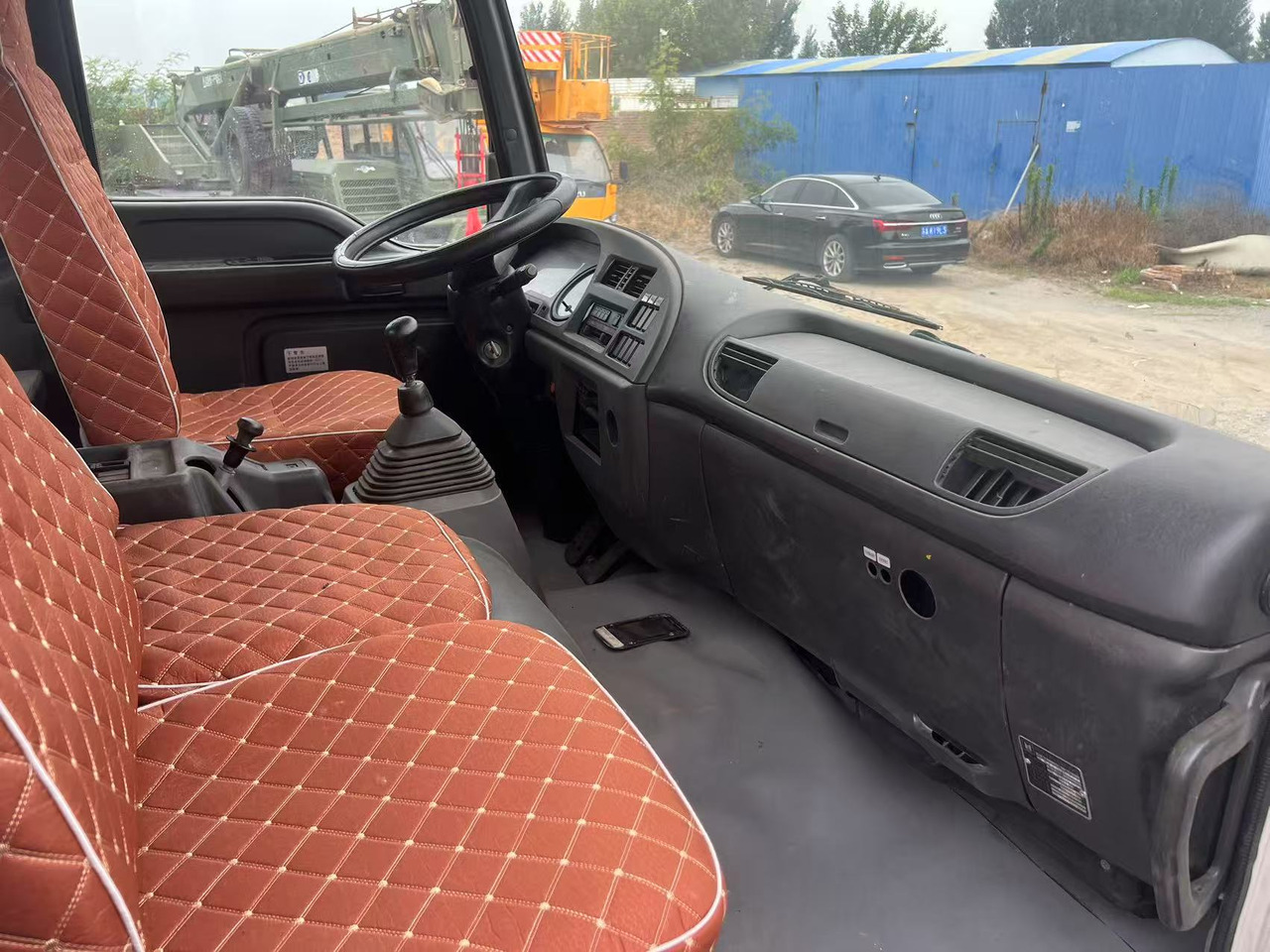 Tipper ISUZU Cargo truck: picture 9