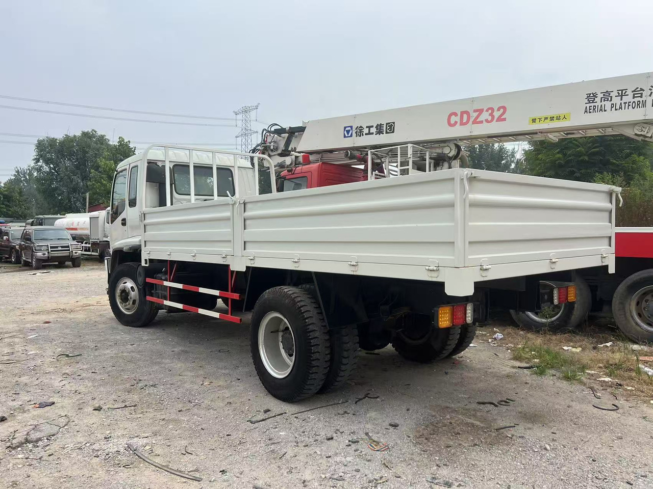 Tipper ISUZU Cargo truck: picture 6