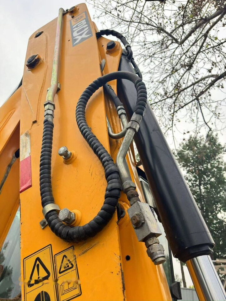 JCB 3CX Telescopic Arm Plus Four in One Bucket - Backhoe loader: picture 2 JCB 3CX Telescopic Arm Plus Four in One Bucket - Backhoe loader: picture 2