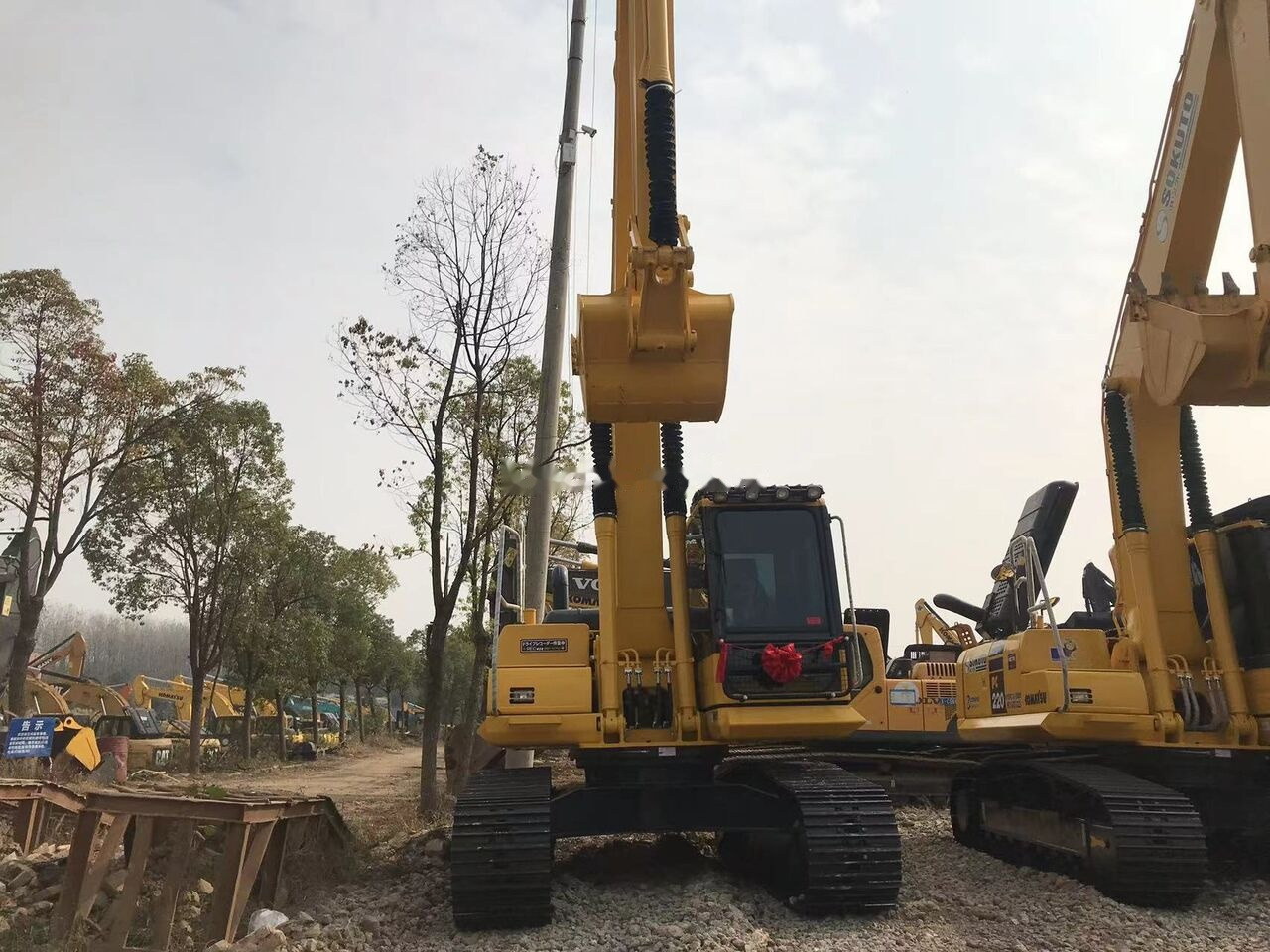 Komatsu PC200-8 - Crawler excavator: picture 1 Komatsu PC200-8 - Crawler excavator: picture 1