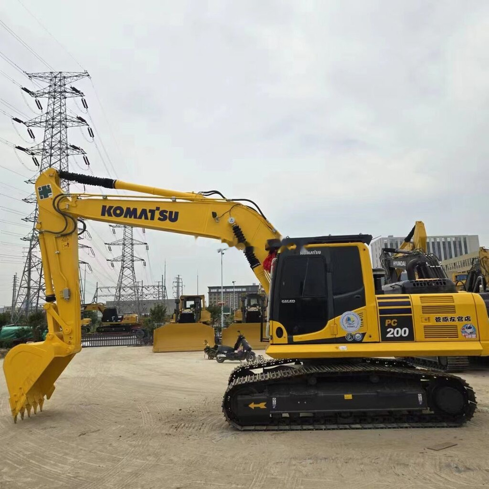 Komatsu PC200-8 - Crawler excavator: picture 3 Komatsu PC200-8 - Crawler excavator: picture 3