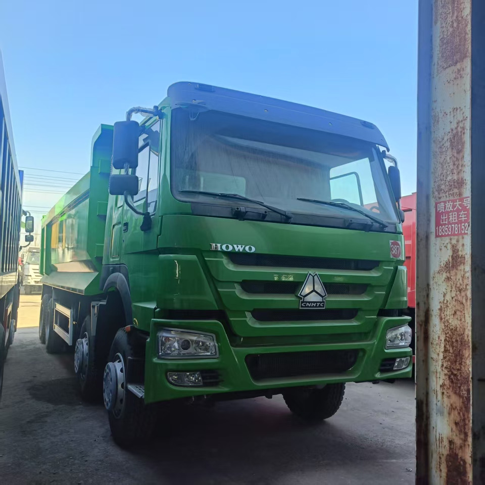SINOTRUK HOWO 8x4 - Box truck: picture 3 SINOTRUK HOWO 8x4 - Box truck: picture 3