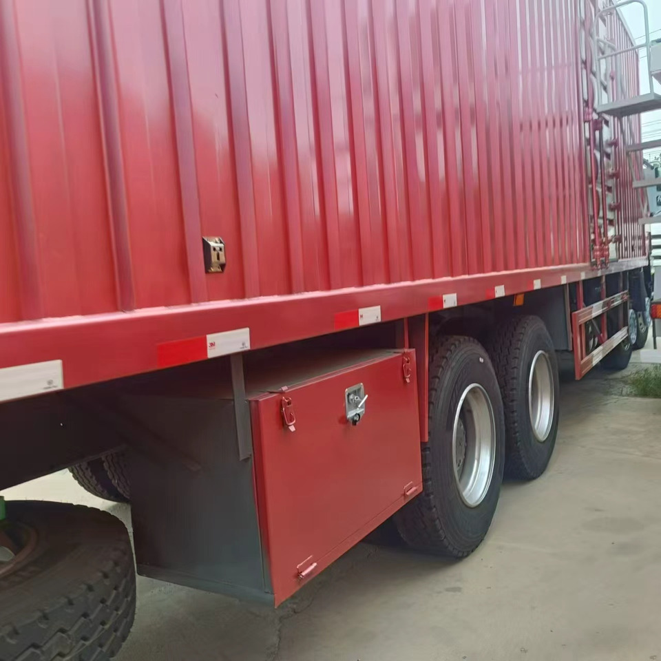 SINOTRUK HOWO - Box truck: picture 4 SINOTRUK HOWO - Box truck: picture 4