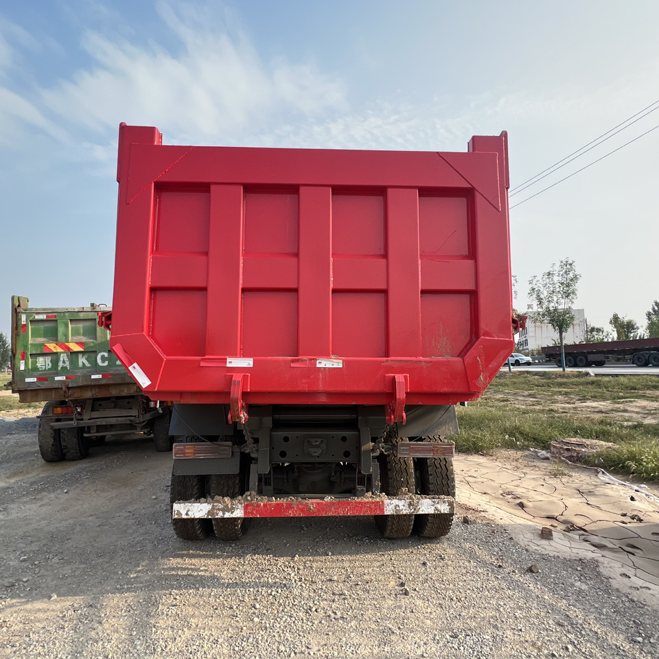 SINOTRUK HOWO - Box truck: picture 3 SINOTRUK HOWO - Box truck: picture 3