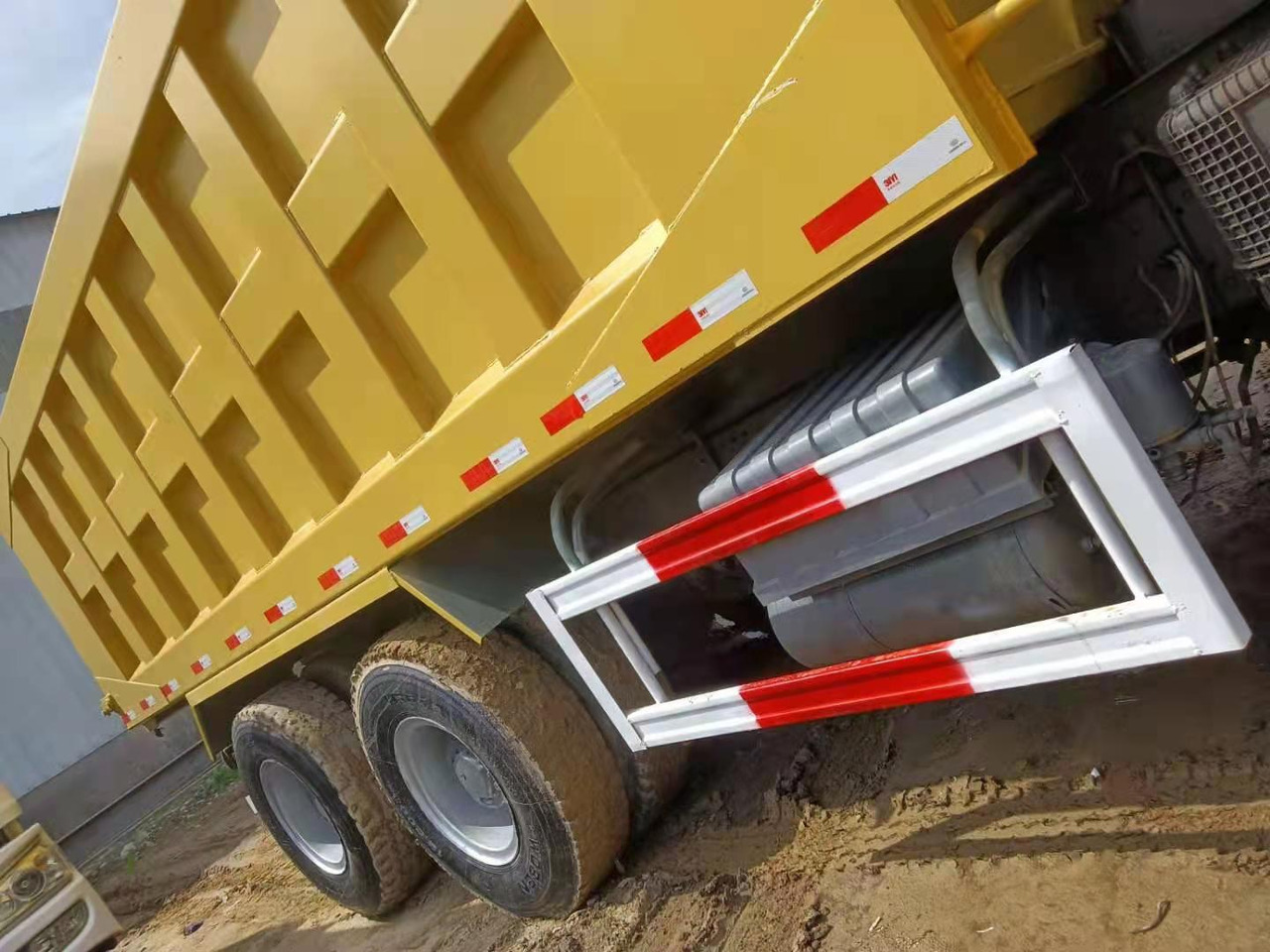 Tipper SINOTRUK HOWO: picture 8