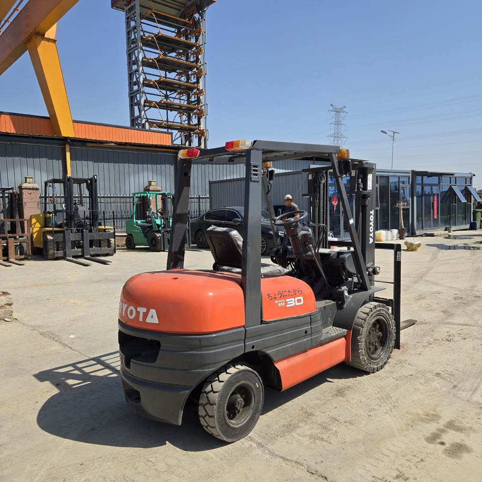 Diesel forklift Toyota FD30: picture 7
