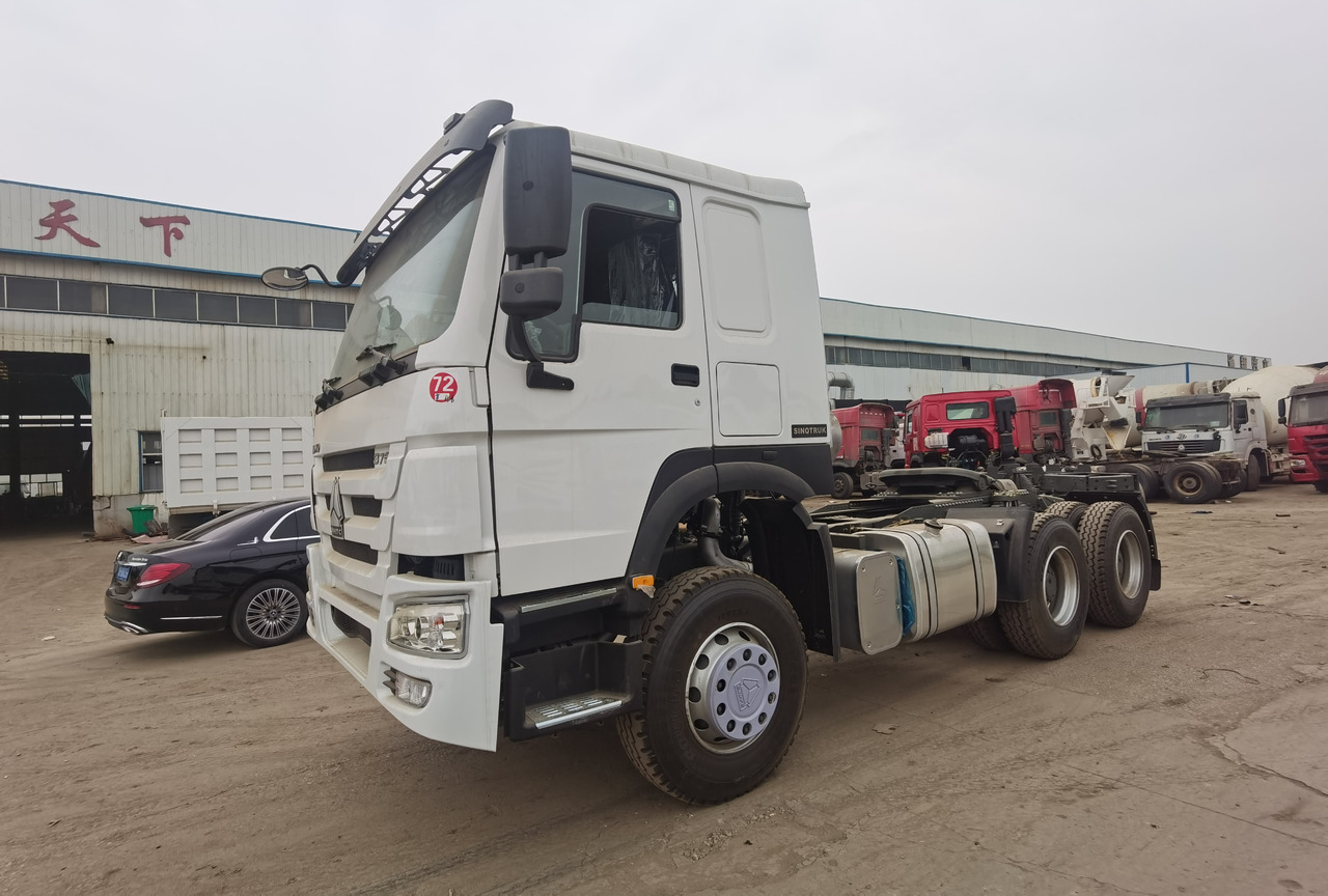 SINOTRUK HOWO trailer head - Tractor unit: picture 4 SINOTRUK HOWO trailer head - Tractor unit: picture 4