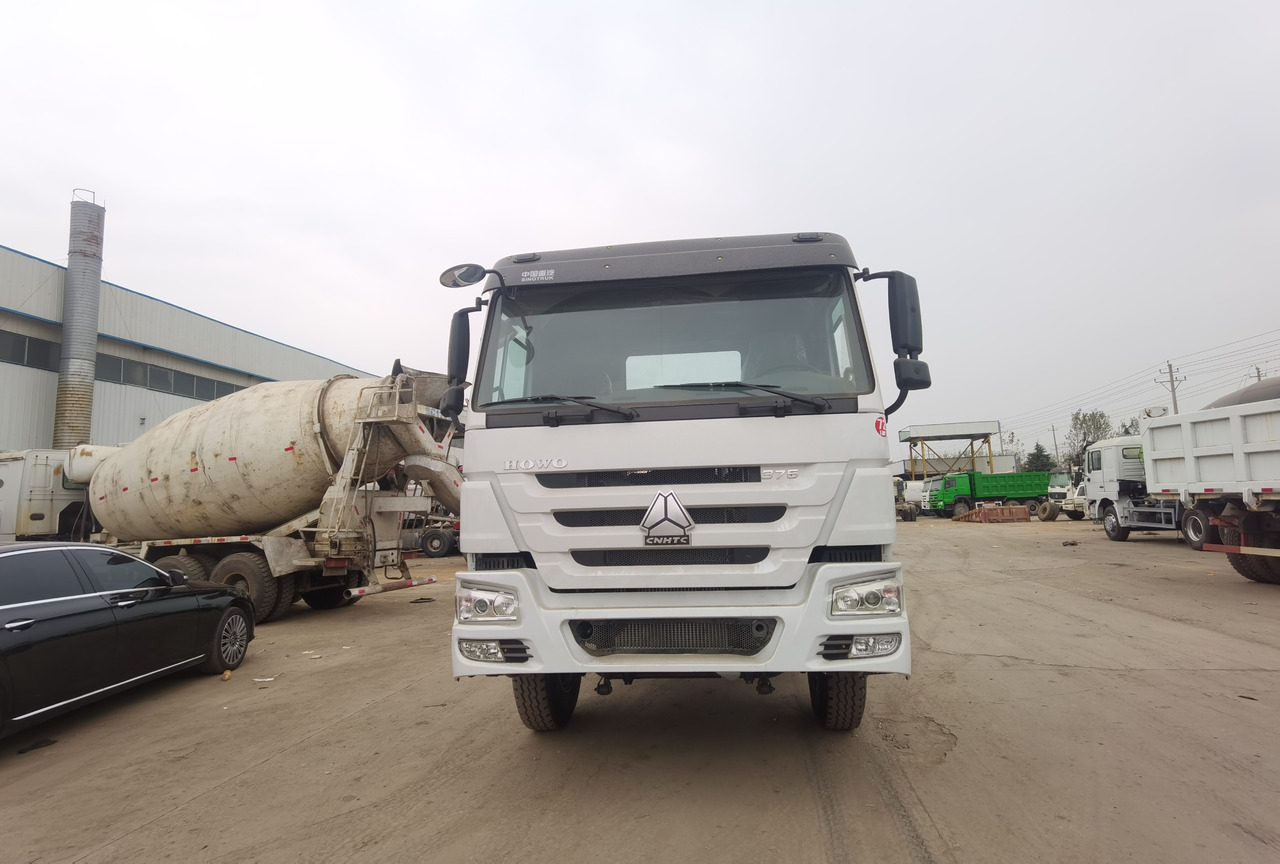 SINOTRUK HOWO trailer head - Tractor unit: picture 2 SINOTRUK HOWO trailer head - Tractor unit: picture 2