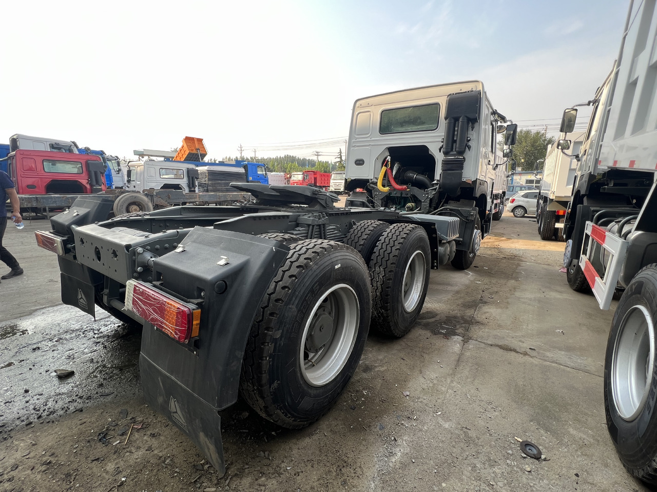 SINOTRUK HOWO tralier head - Tractor unit: picture 2 SINOTRUK HOWO tralier head - Tractor unit: picture 2