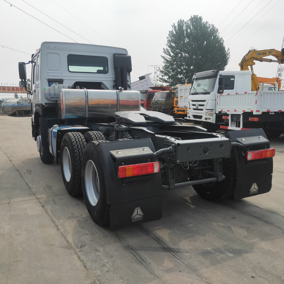 SINOTRUK Trailer head - Tractor unit: picture 2 SINOTRUK Trailer head - Tractor unit: picture 2