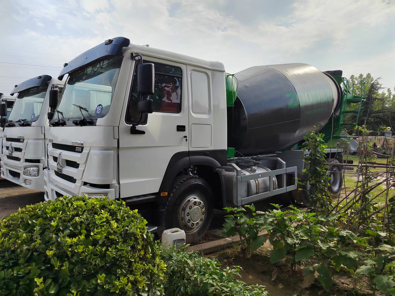 SINOTRUK HOWO Concrete Mixer Truck - Truck: picture 5 SINOTRUK HOWO Concrete Mixer Truck - Truck: picture 5