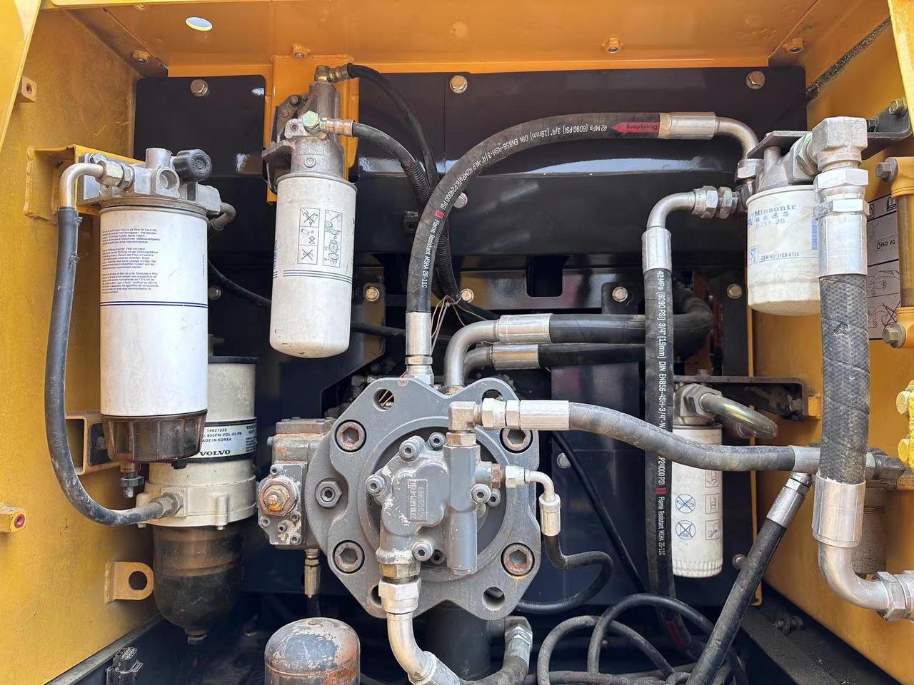 Volvo EC240D - Crawler excavator: picture 1 Volvo EC240D - Crawler excavator: picture 1