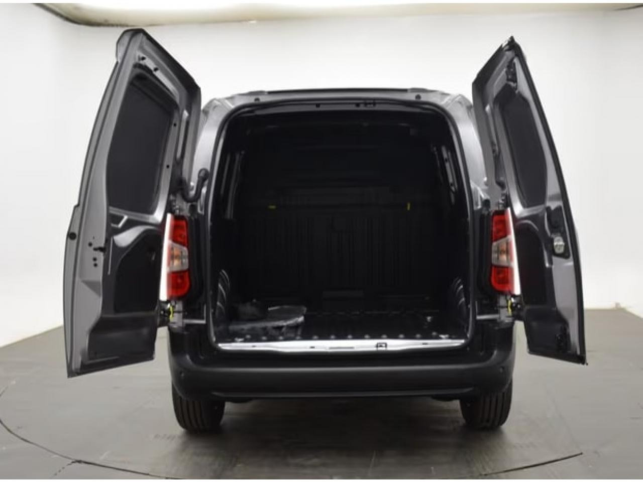 CITROEN Berlingo 1.5 BlueHDi S&S - 130 - BV EAT8 III FOURGON Fourgon M 650 kg 3 PLACES - Panel van: picture 3 CITROEN Berlingo 1.5 BlueHDi S&S - 130 - BV EAT8 III FOURGON Fourgon M 650 kg 3 PLACES - Panel van: picture 3