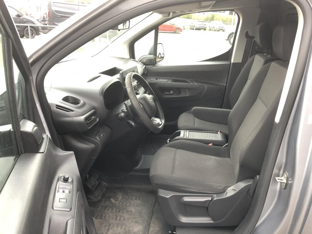 CITROEN berlingo M 1000KG BLUEHDI 130 S&S CLUB EAT8 - Panel van: picture 5 CITROEN berlingo M 1000KG BLUEHDI 130 S&S CLUB EAT8 - Panel van: picture 5