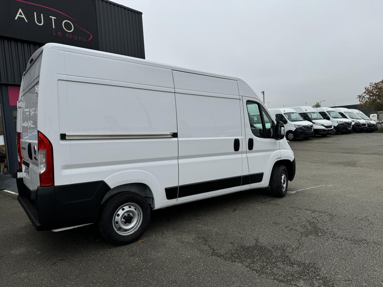 FIAT Ducato Tôlé 3.3 M H2 2.2 - 140 S&S III FOURGON TOLE Fourgon Tôlé 3.3 - Panel van: picture 5 FIAT Ducato Tôlé 3.3 M H2 2.2 - 140 S&S III FOURGON TOLE Fourgon Tôlé 3.3 - Panel van: picture 5