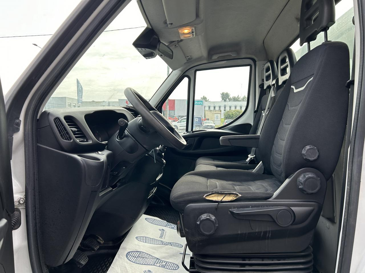 IVECO Daily 35 C 14 S&S (Quad-Leaf) CHASSIS CABINE 2014 35C/35S Chassis cabine 35 C Epmt.3.75 PHASE 3 - Tipper van: picture 5 IVECO Daily 35 C 14 S&S (Quad-Leaf) CHASSIS CABINE 2014 35C/35S Chassis cabine 35 C Epmt.3.75 PHASE 3 - Tipper van: picture 5