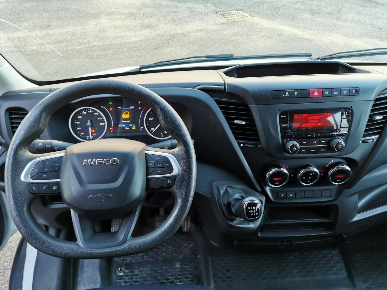 IVECO Daily 35 C 14H D/P S&S (Quad-Tor) CHASSIS DOUBLE CABINE 2014 35C/35S CHASSIS CABINE DOUBLE Chas - Tipper van, Combi van: picture 4 IVECO Daily 35 C 14H D/P S&S (Quad-Tor) CHASSIS DOUBLE CABINE 2014 35C/35S CHASSIS CABINE DOUBLE Chas - Tipper van, Combi van: picture 4